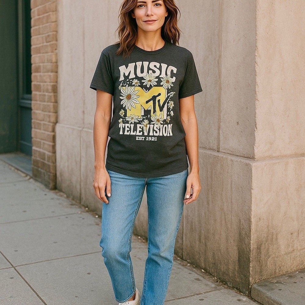 MTV Music Television Graphic T-Shirt Short Sleeve Casual Top Small